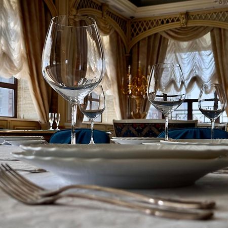 Axelhof Boutique Hotel ドニプロペトロウシク エクステリア 写真