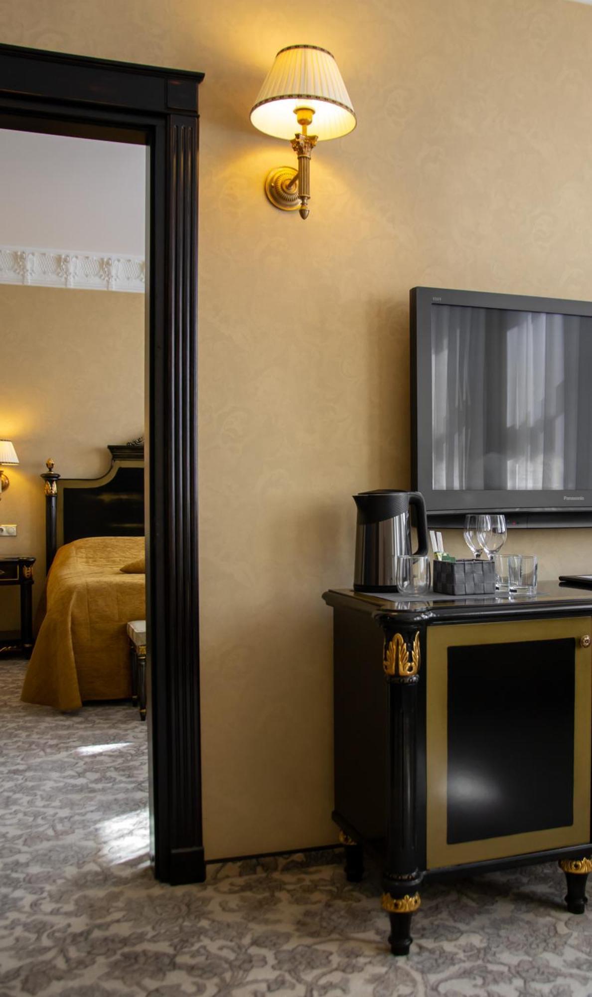 Axelhof Boutique Hotel ドニプロペトロウシク エクステリア 写真
