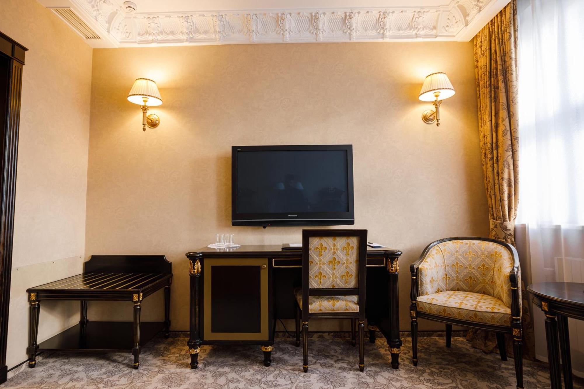 Axelhof Boutique Hotel ドニプロペトロウシク エクステリア 写真