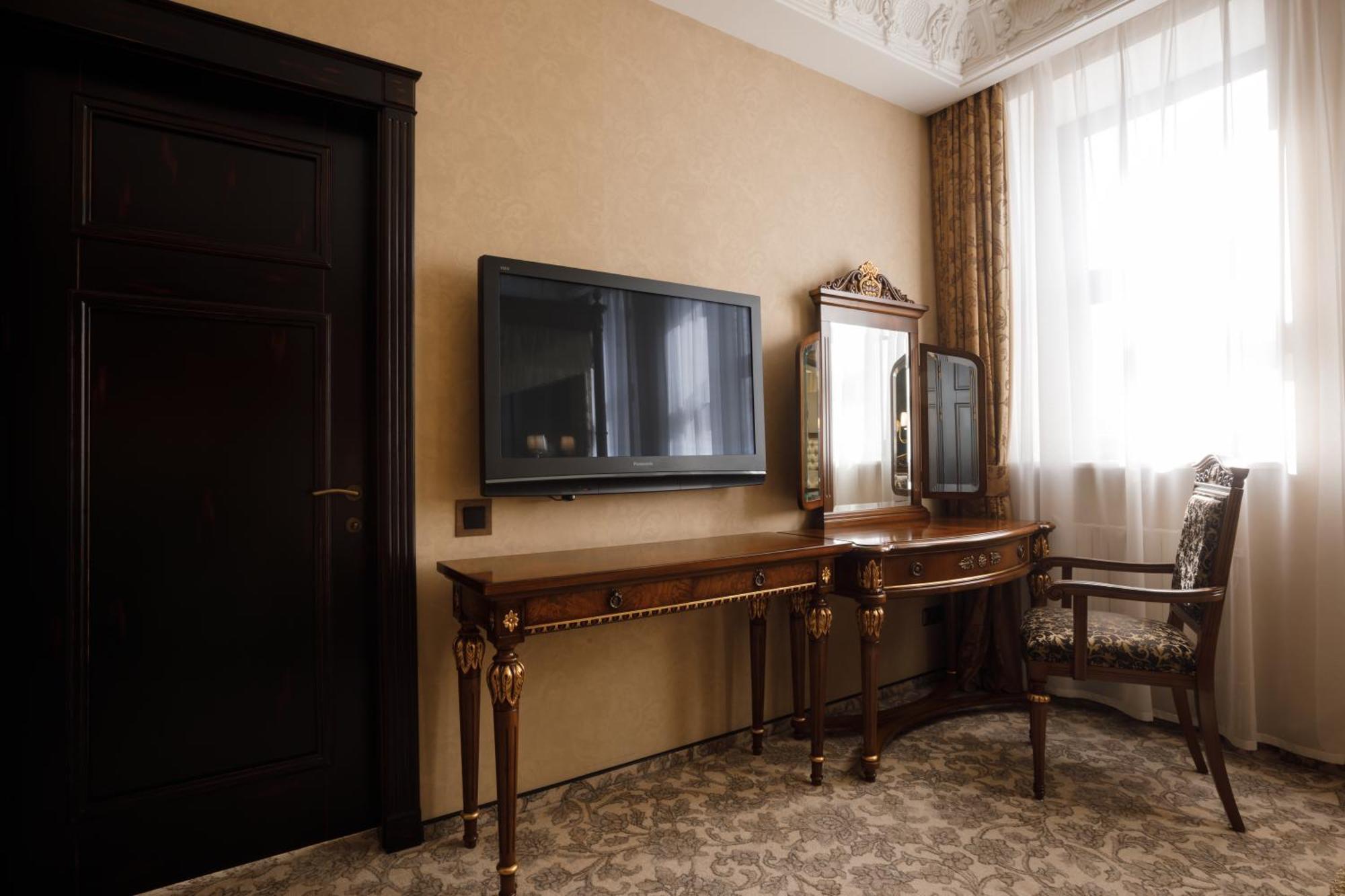 Axelhof Boutique Hotel ドニプロペトロウシク エクステリア 写真