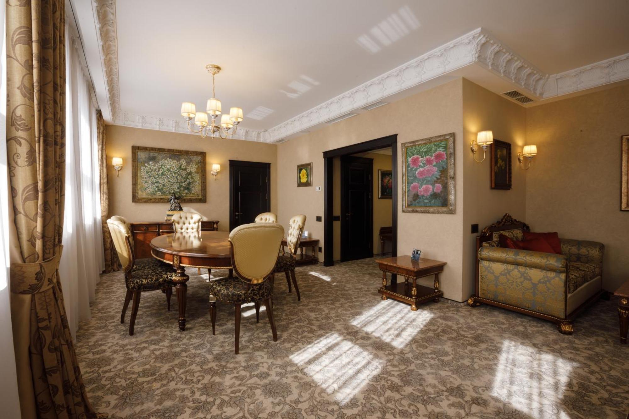 Axelhof Boutique Hotel ドニプロペトロウシク エクステリア 写真