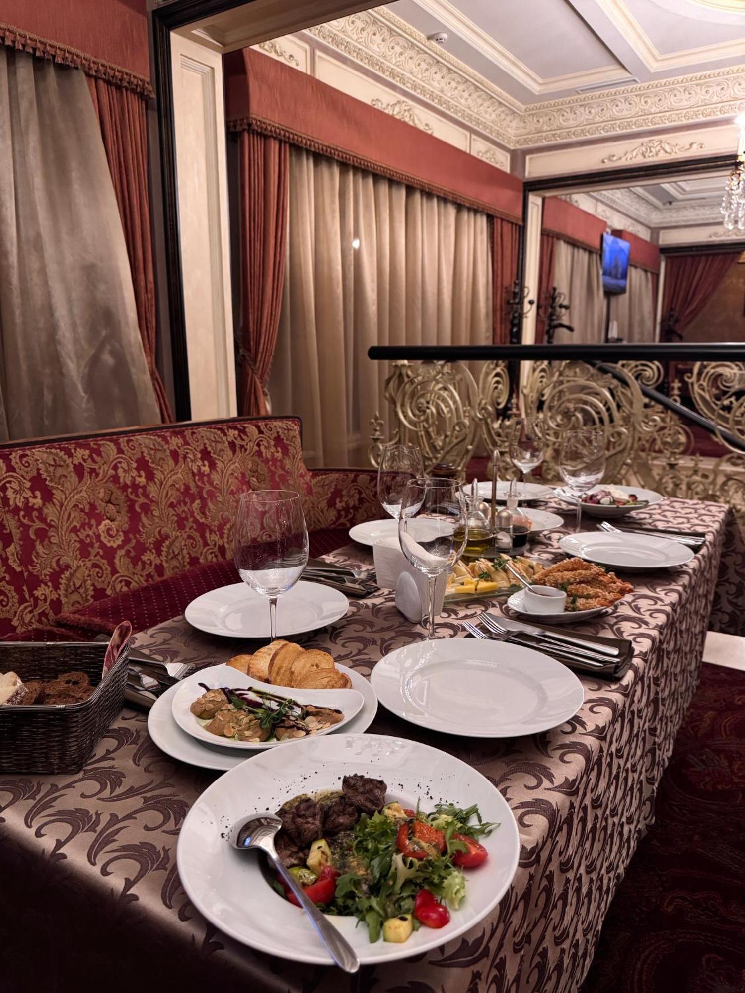Axelhof Boutique Hotel ドニプロペトロウシク エクステリア 写真